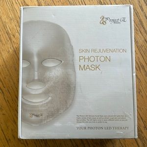 Skin rejuvenation photon mask